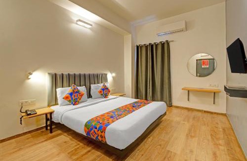 Hyderabad Hotel | FabHotel White Ridge Shivam