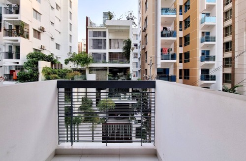 Basundhara Residential Area Apartment | Family apartment with modern decor. Close to Airport and CBD