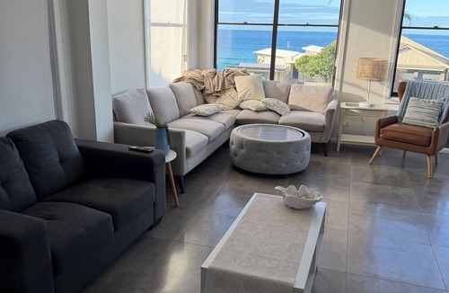 Shellharbour House | Family comfort across the road from North Beach