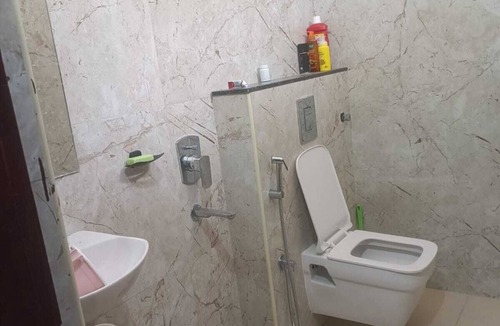 Hyderabad Apartment | Family Friendly 2-bedroom apartment close to Bus, Food and Stores