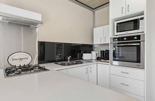 Kangaroo Flat Apartment | Family-Friendly 2BR Unit, Kangaroo Flat