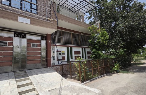 Dhanauli House | Fantastic 3-bedroom Guest house with AC in enchanting Agra