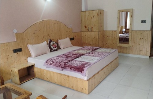 Old Manali Cabin | Fantastic 4-bedroom lodge in delightful Manali for your getaway