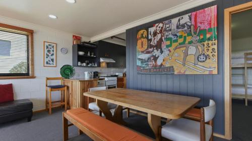 Hotham Heights Apartment | Fountains 6