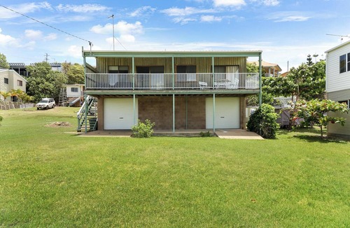 Emu Park House | FOUR PALMS