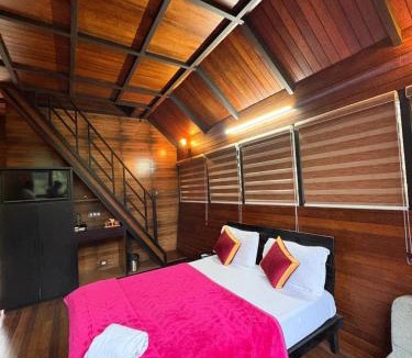 Vayittiri Hotel | Fresh Wave Resort - With and Without Private Pool Tree House - Soochipara - Wayanad