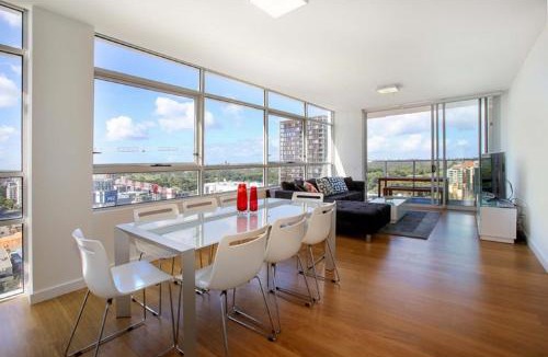 Zetland Apartment | Gadigal Groove - Modern and Bright 3BR Executive Apartment in Zetland with Views