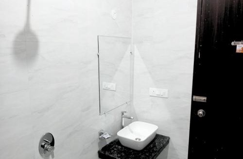 Mohanlalganj Resort | gaura resort