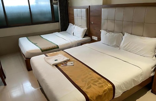 Vile Parle Hotel | Glitz Hotels Jayshree- Next to Mumbai Airport