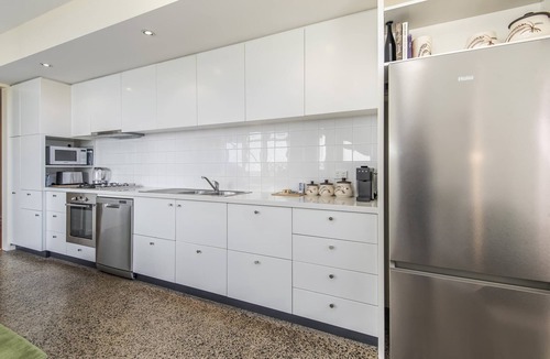 Brunswick House | Gorgeous 2-Bed Victorian Home in Artsy Suburb