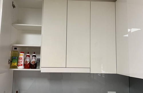 Fairfield West Apartment | Great Choice-3 Bedrooms-freeparking, sliding Gate