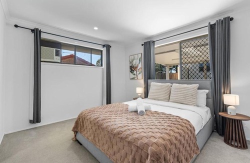 Capalaba House | Great Value Group Stay Comfortable and Convenient
