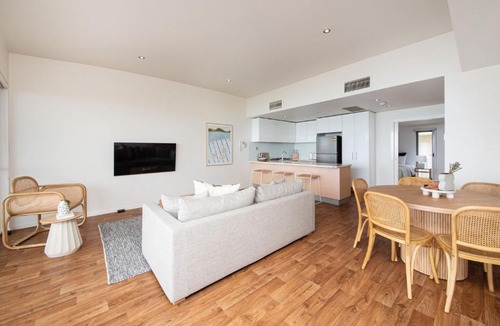 Aspendale Apartment | Groves Sunset Views in Aspendale
