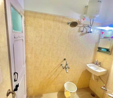 Tungarli Villa | Guest House ll 2 Ac Rooms ll WiFi ll Tv ll Garden