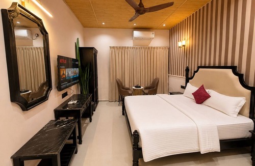 Abu Road Hotel | Guru Shikhar Heights - Highest Hotel in Mount Abu (5700 feet)