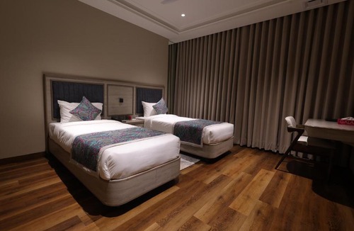 Noida Hotel | Hampton By IC's