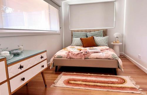 Shepparton South House | Happy Stays - Retro Haven