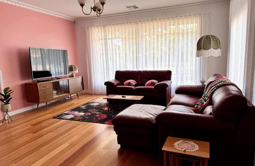 Shepparton South House | Happy Stays - Retro Haven