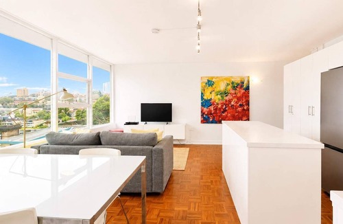 North Sydney Apartment | Harbour Views from North Sydney High Street