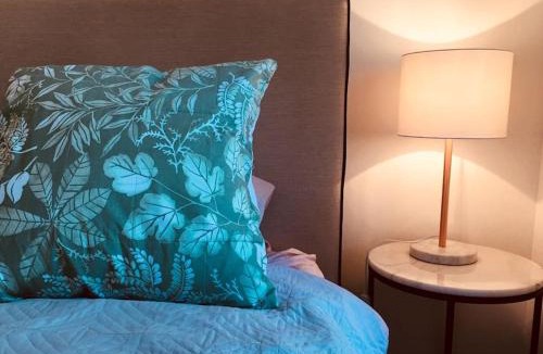Elizabeth Bay Apartment | Harbourside Style, 2 Bed, A/C, Pool -Elizabeth Bay