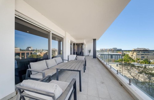 West Perth Apartment | High-quality and Spacious West Perth 2BR Near Kings Park & CBD