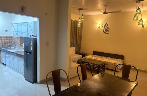 Basai Apartment | HighRiseViews/FamilyFriendly/NearTajMahal