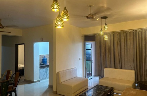 Basai Apartment | HighRiseViews/FamilyFriendly/NearTajMahal