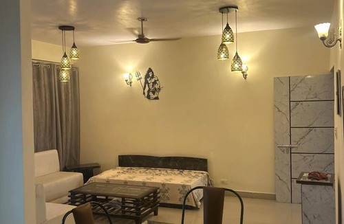 Basai Apartment | HighRiseViews/FamilyFriendly/NearTajMahal