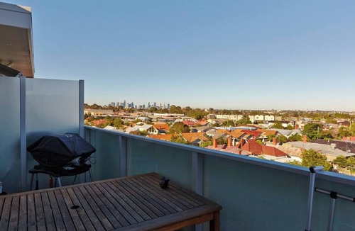Northcote Apartment | Highview on High St A Balcony Haven in Northcote