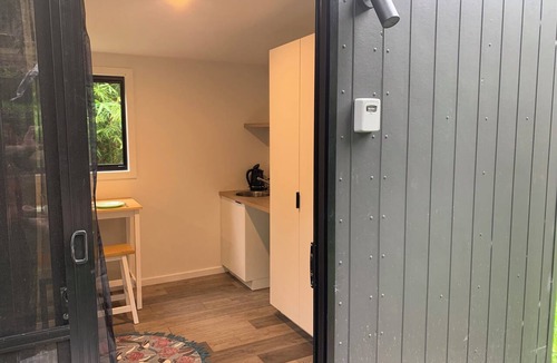 Belgrave Apartment | Hill Billy is a Studio space in Fragrant Belgrave. A Walk to the Puffing Billy