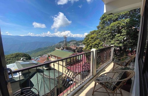 Darjeeling Apartment | Himalayan Retreat - Mountain & city view