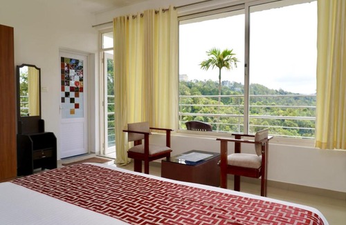 Devikolam Hotel | Holidayz by Stayz Royale Munnar - Misty & Sunrise Experience