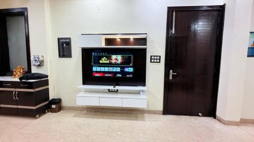 Indirapuram Apartment | Homlee Aura-3BHK-Lift-Parking-Max Vaishali