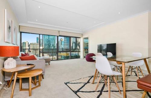 Chinatown Apartment | Horizon on Russell CBD Living with Pool, Gym & Access