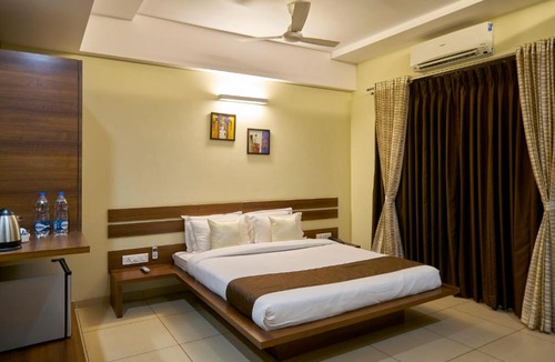 Kolhapur Hotel | Hotel 3 Leaves, Kolhapur