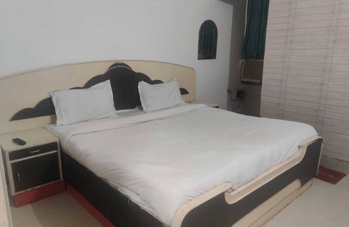 New Delhi Hotel | Hotel Abhishek Residency By The Arrow