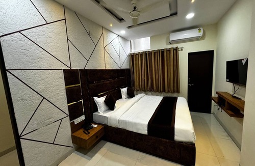 Indore Hotel | Hotel Apple INN