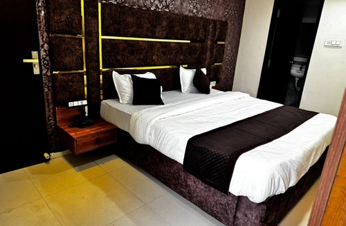 Indore Hotel | Hotel Apple INN