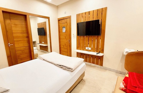 Ujjain Hotel | Hotel Apple Palace - Prime Located