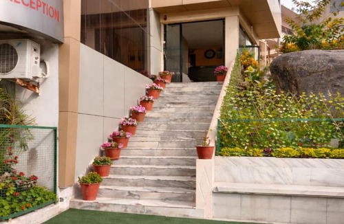 Mount Abu Hotel | Hotel Ashoka Mountabu