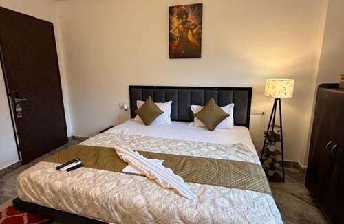 Allahabad Hotel | HOTEL ATULYAM STAYs PREMIUM
