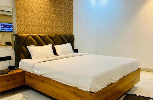 Rau Hotel | Hotel Awadh