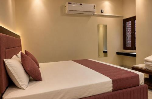 Chunar Hotel | Hotel Bhagirath Palace