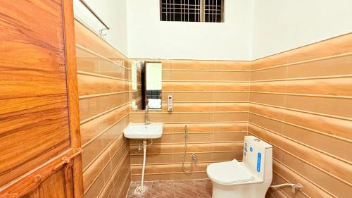 Naini Hotel | Hotel Blessing Inn & Restaurant