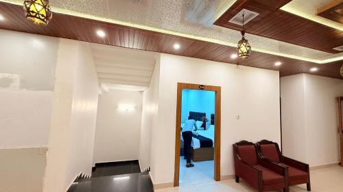 Naini Hotel | Hotel Blessing Inn & Restaurant