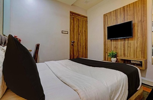 Vikhroli West Hotel | Hotel Blue Inn Residency