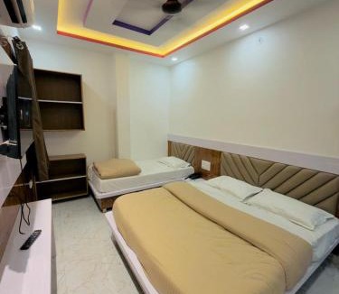 Nathdwara Hotel | HOTEL CHANDRA DEV 966o9o1oo6 just 350mtr from shreenathji temple 5min away By SK