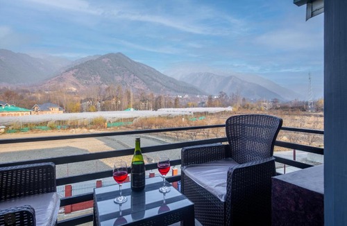 Pahalgam Hotel | Hotel Classy Castle