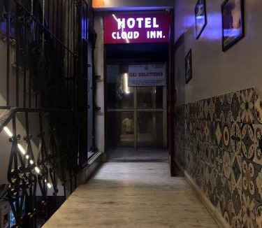 Azadpur Bed & Breakfast | Hotel Cloud Inn