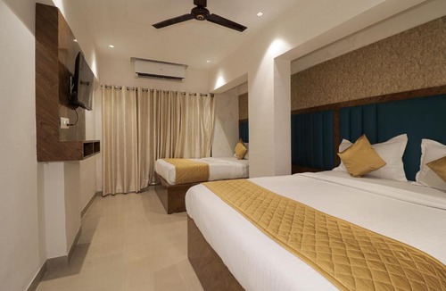 Kurla West Hotel | Hotel Crystal Palace Near US Consulate Bandra Kurla Complex Mumbai Near Mumbai Airport Mumbai
